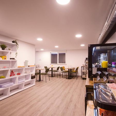 U-Hotel Dario Lugo Kültér fotó