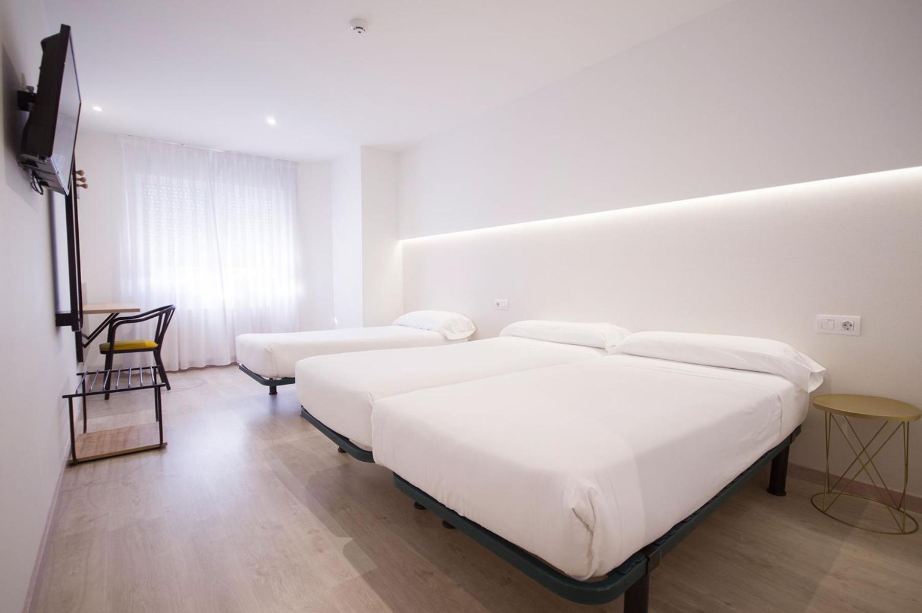 U-Hotel Dario Lugo Kültér fotó