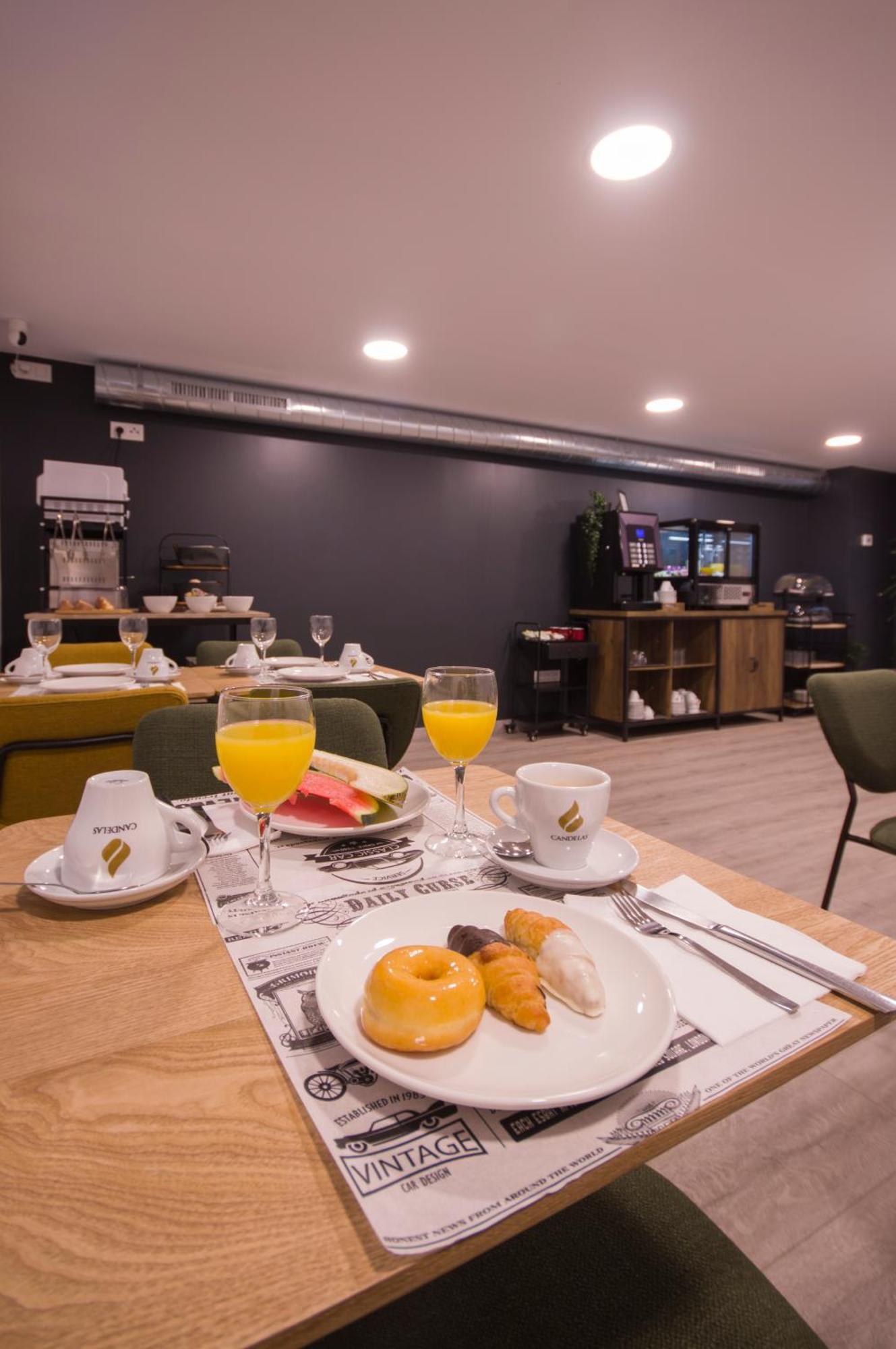 U-Hotel Dario Lugo Kültér fotó