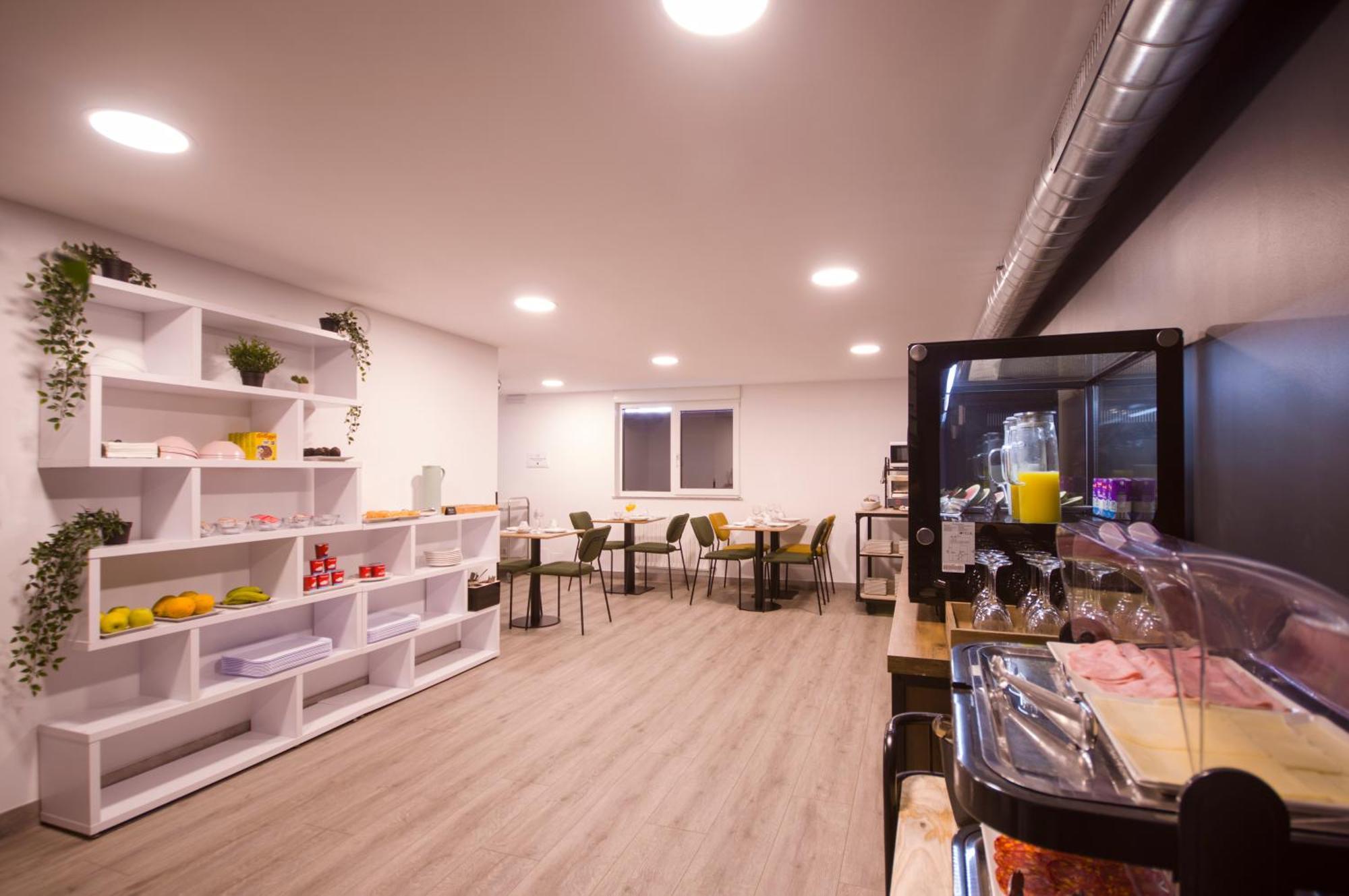 U-Hotel Dario Lugo Kültér fotó