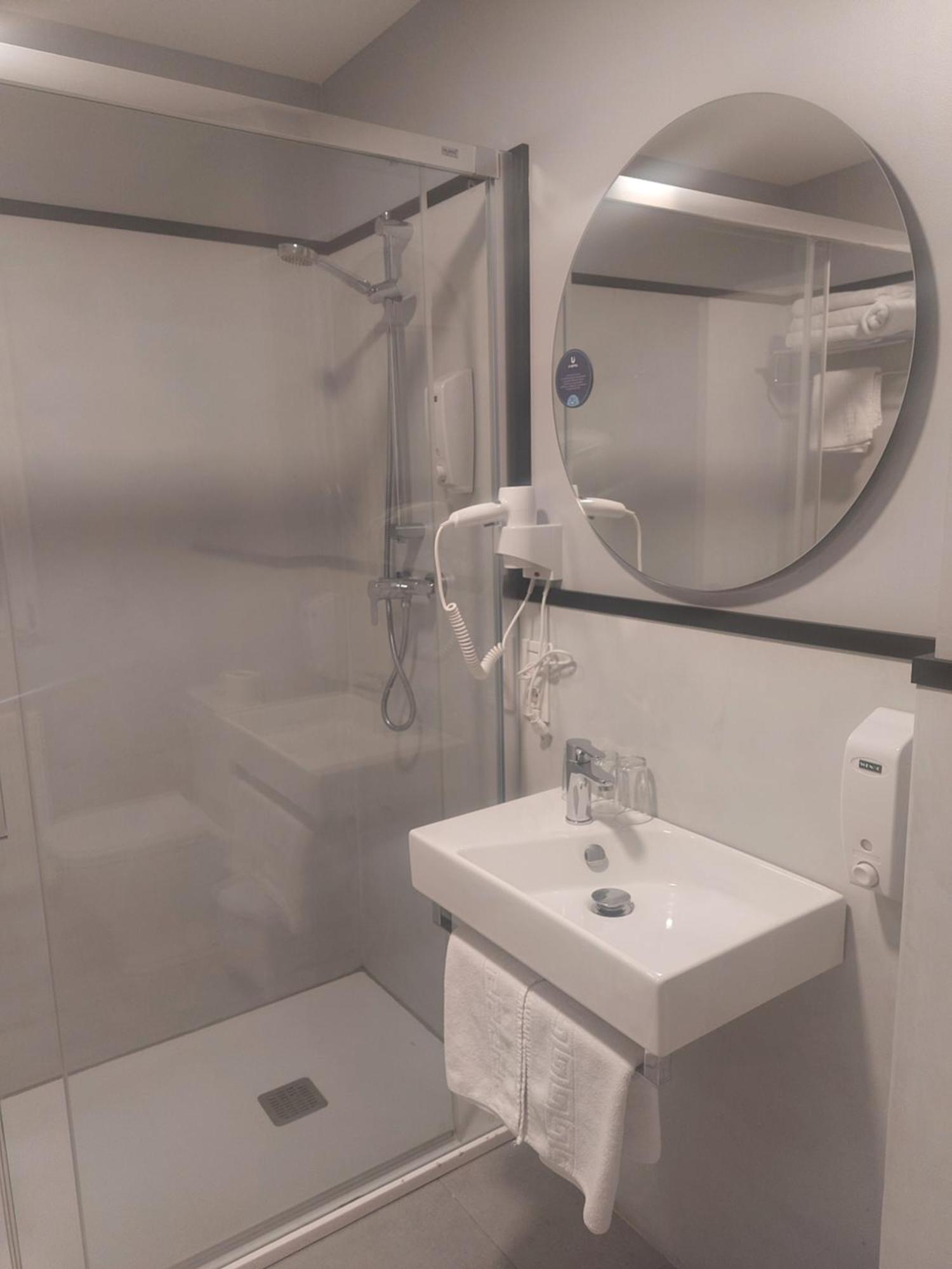 U-Hotel Dario Lugo Kültér fotó