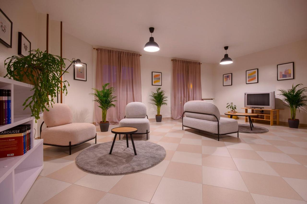 U-Hotel Dario Lugo Kültér fotó